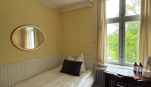 Petite Single - Garden View