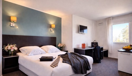 Family Triple Room, City View