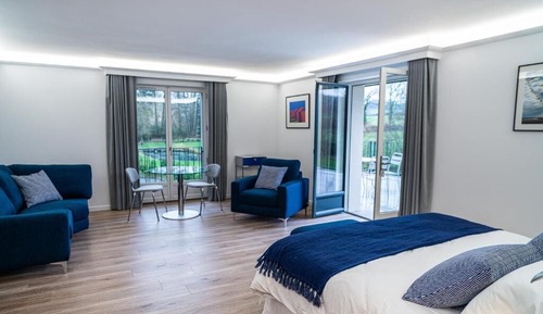 Deluxe Suite, Garden View
