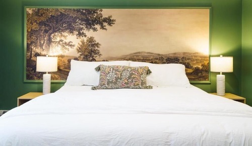 Premium Room, 1 King Bed, Private Bathroom