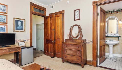 Comfort Suite, City View