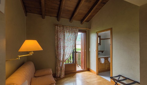 Junior Room, Balcony