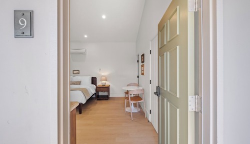 Luxury Studio, 1 King Bed, Non Smoking, Kitchenette
