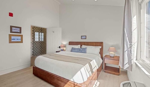 Elite Studio, 1 King Bed, Non Smoking, Kitchenette