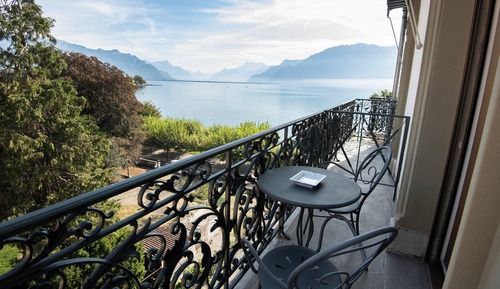 Junior Room, Balcony, Partial Lake View