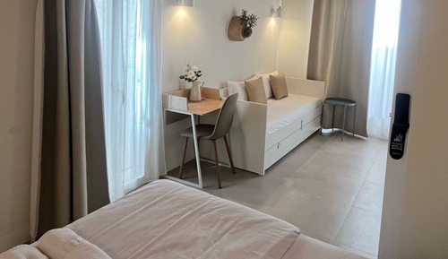 Classic Studio Suite, City View