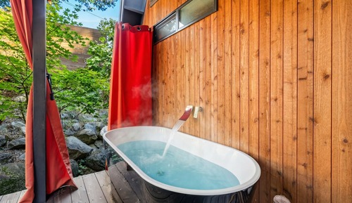 Luxury Cabin, Private Outdoor Soaking Tub