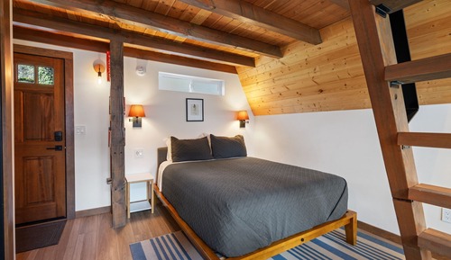 Luxury Cabin, Balcony, Mountain View