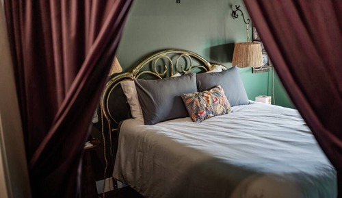 Suite, 1 Queen Bed with Sofa bed, Pets Allowed