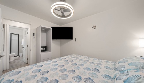 3BR 2BA Home w Jacuzzi Near Reid Park & Zoo Unit A