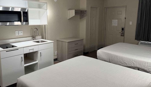 Standard Studio, 2 Queen Beds