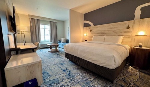 Suite, 1 King Bed with Sofa bed, Non Smoking (Hearing Accessible)