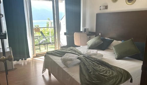 Deluxe Double Room, Balcony, Lake View
