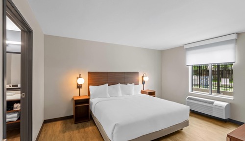 Suite, 1 King Bed, Mobility Accessible, Non Smoking
