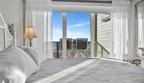 Panoramic Condo, 2 Bedrooms, Beachfront