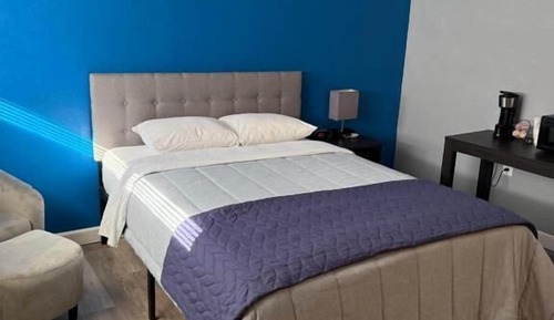 Double Room, 1 Queen Bed