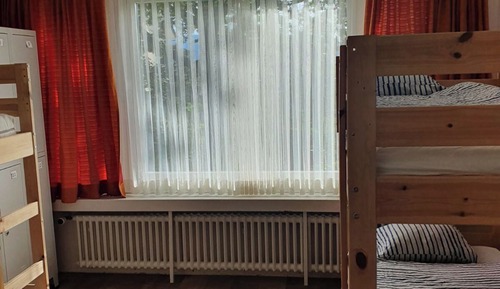 Gemischter Schlafsaal für Männer und Frauen mit 4 Betten . LUX