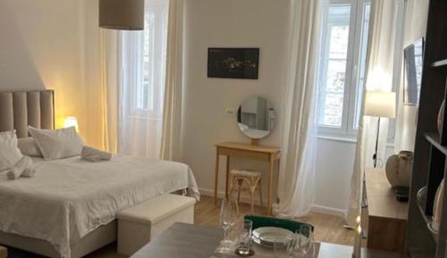 Studio (Studio Apartment with City View)