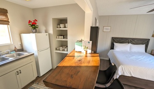 Deluxe Studio, 1 Queen Bed, Air conditioning