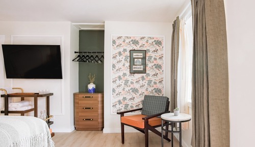 Deluxe Room, 1 King Bed, Mobility Accessible