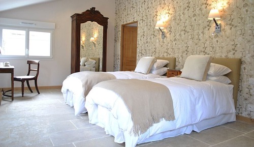 Comfort Room, Garden View
