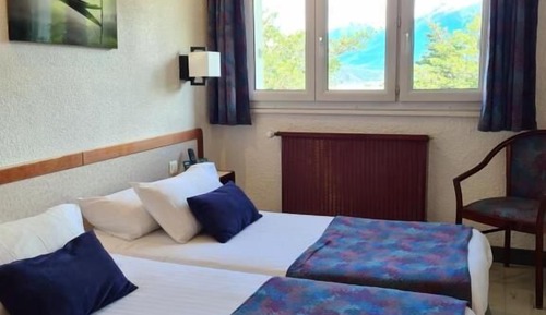 Twin Room, Lake View