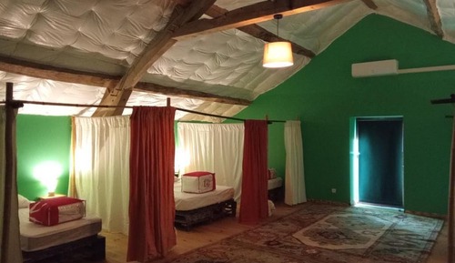 Shared Dormitory, Garden View