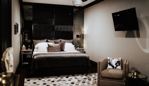 Superior Room, 1 King Bed, Private Bathroom