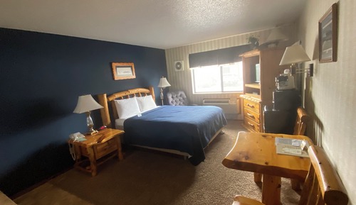 WHIRLPOOL  1 QUEEN BED
