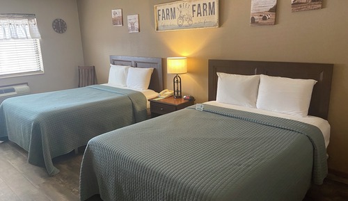 FARM HOUSE  2 QUEEN BED