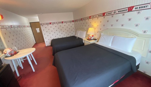 WIS BADGERS  2 QUEEN BED