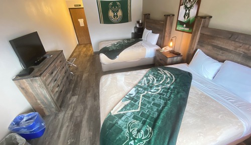 MILWAUKEE BUCKS 2 QUEEN BED