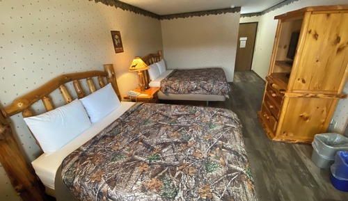 THE LODGE (CAMO)  2 QUEEN BED