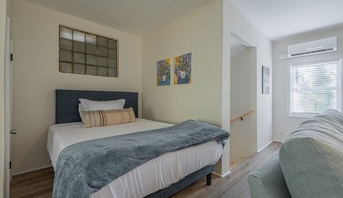 House (Multiple Bedrooms)
