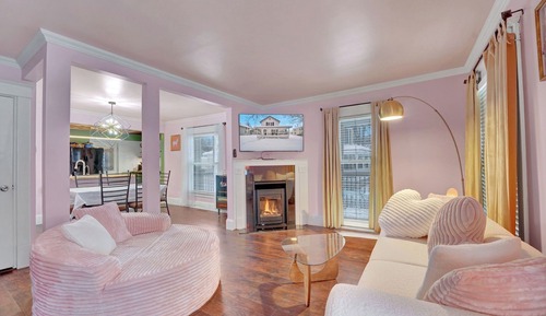 Family House, Hill View