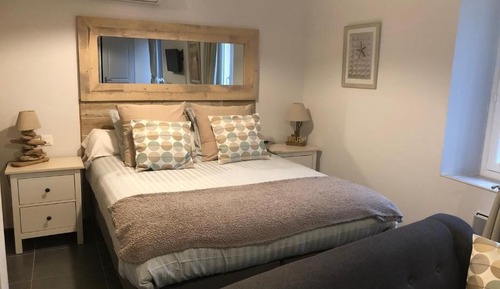 Comfort Room, Garden View