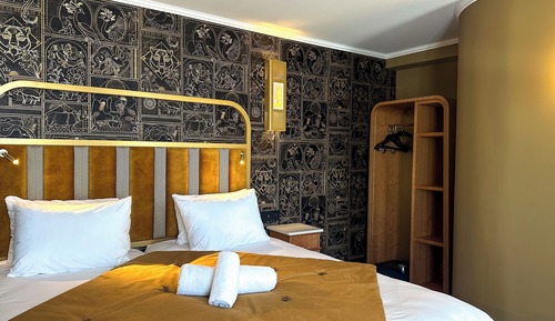 Deluxe Double or Twin Room