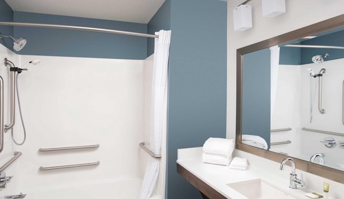 Suite, 1 Queen Bed, Accessible Bathtub, Non Smoking