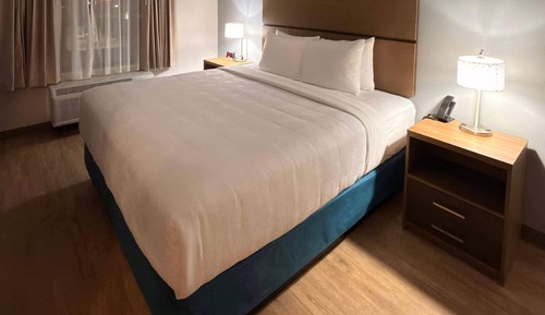 Room, 1 King Bed, Non Smoking (Efficiency)