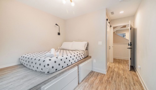 Superior Condo, 6 Bedrooms