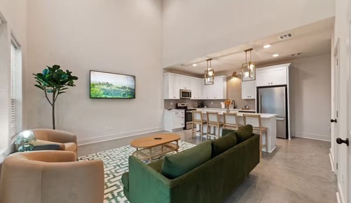 Luxury Townhome, 2 Bedrooms