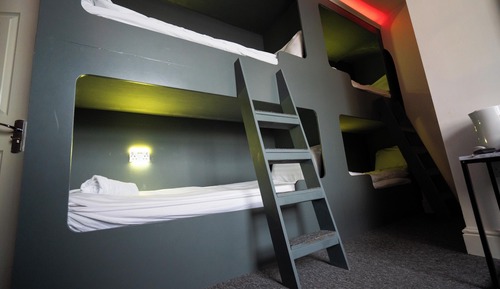 Basic Quadruple Room, Non Smoking, Private Bathroom