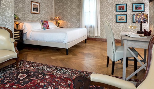 Double Room, 1 King Bed