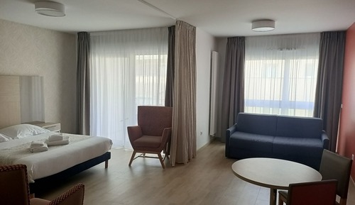 Family Studio, Balcony