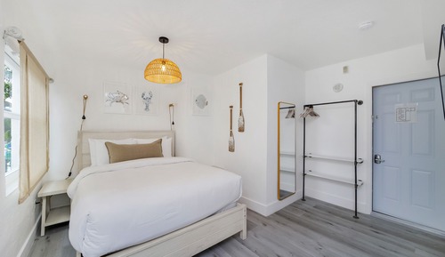 Standard Room, 1 Queen Bed, Private Bathroom (Self check-in)
