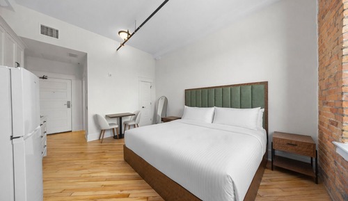 Studio Suite, 1 King Bed, Kitchenette