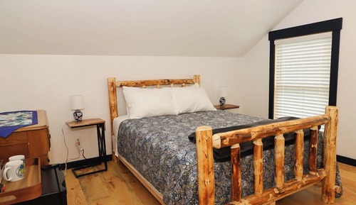 Junior Room, 1 Queen Bed, Non Smoking