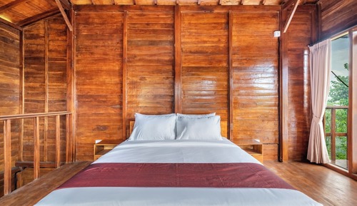 One Bedroom Suite Villa with Floating Bathtub
