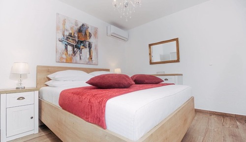 Apartment (A6)