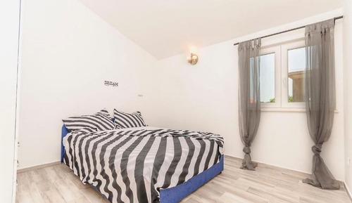 Apartment (A2)